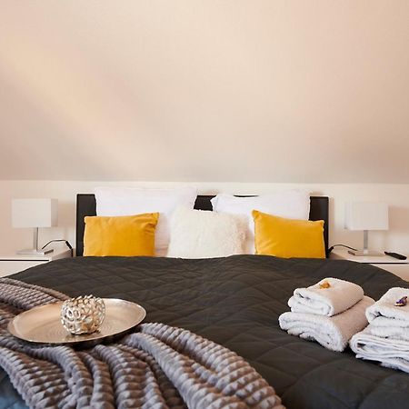Grosszuegig & Stilvoll Parkplatz ,Ruhige Lage, 5 Personen, Langzeit Appartement Paderborn Buitenkant foto