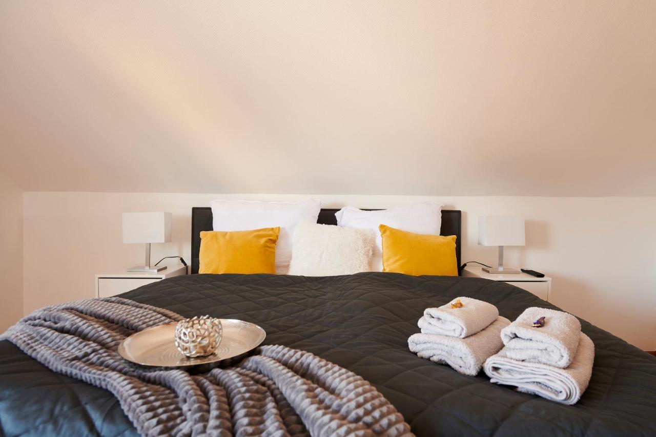 Grosszuegig & Stilvoll Parkplatz ,Ruhige Lage, 5 Personen, Langzeit Appartement Paderborn Buitenkant foto